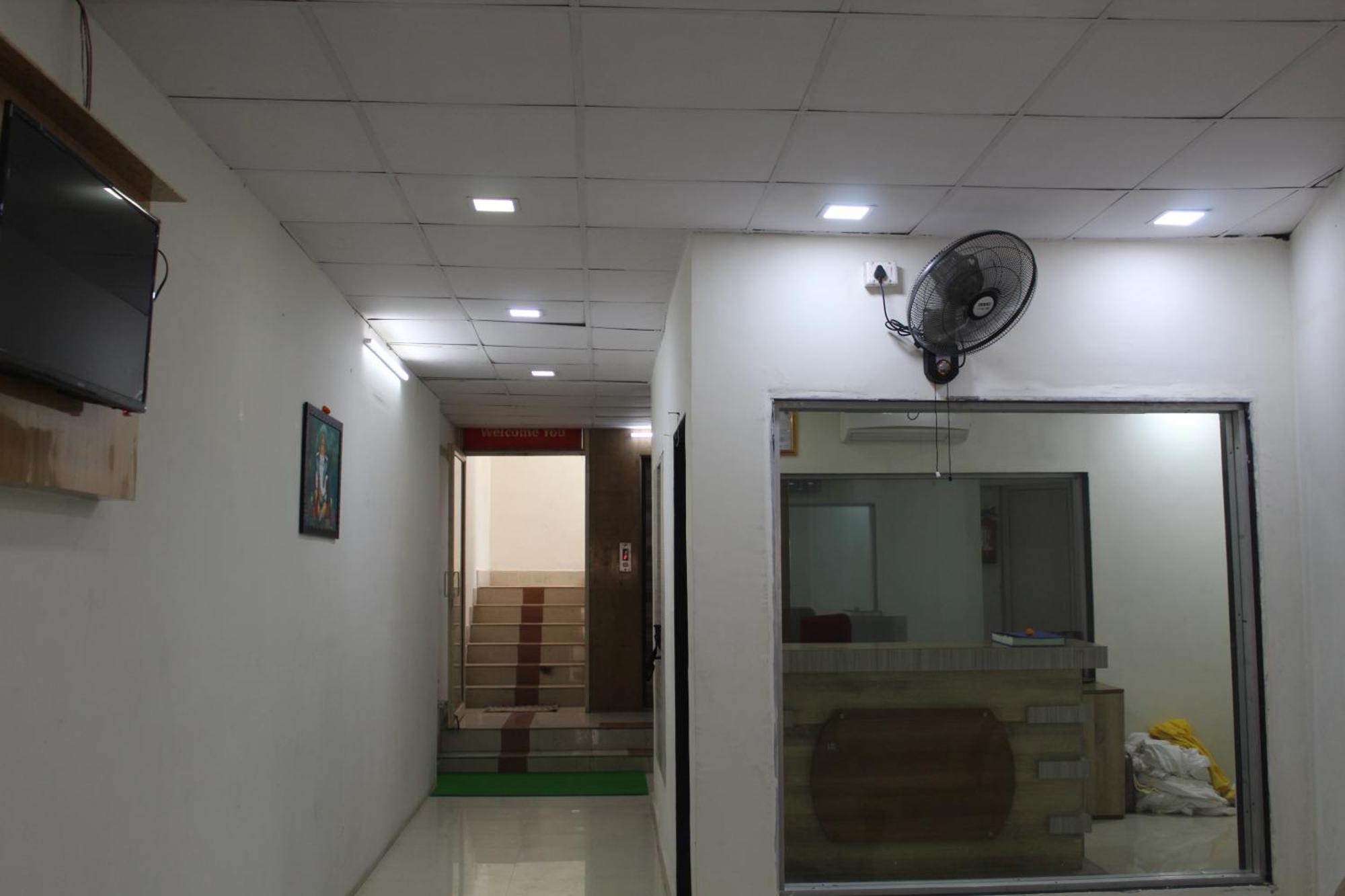 Hotel Skylark Vapi Bagian luar foto