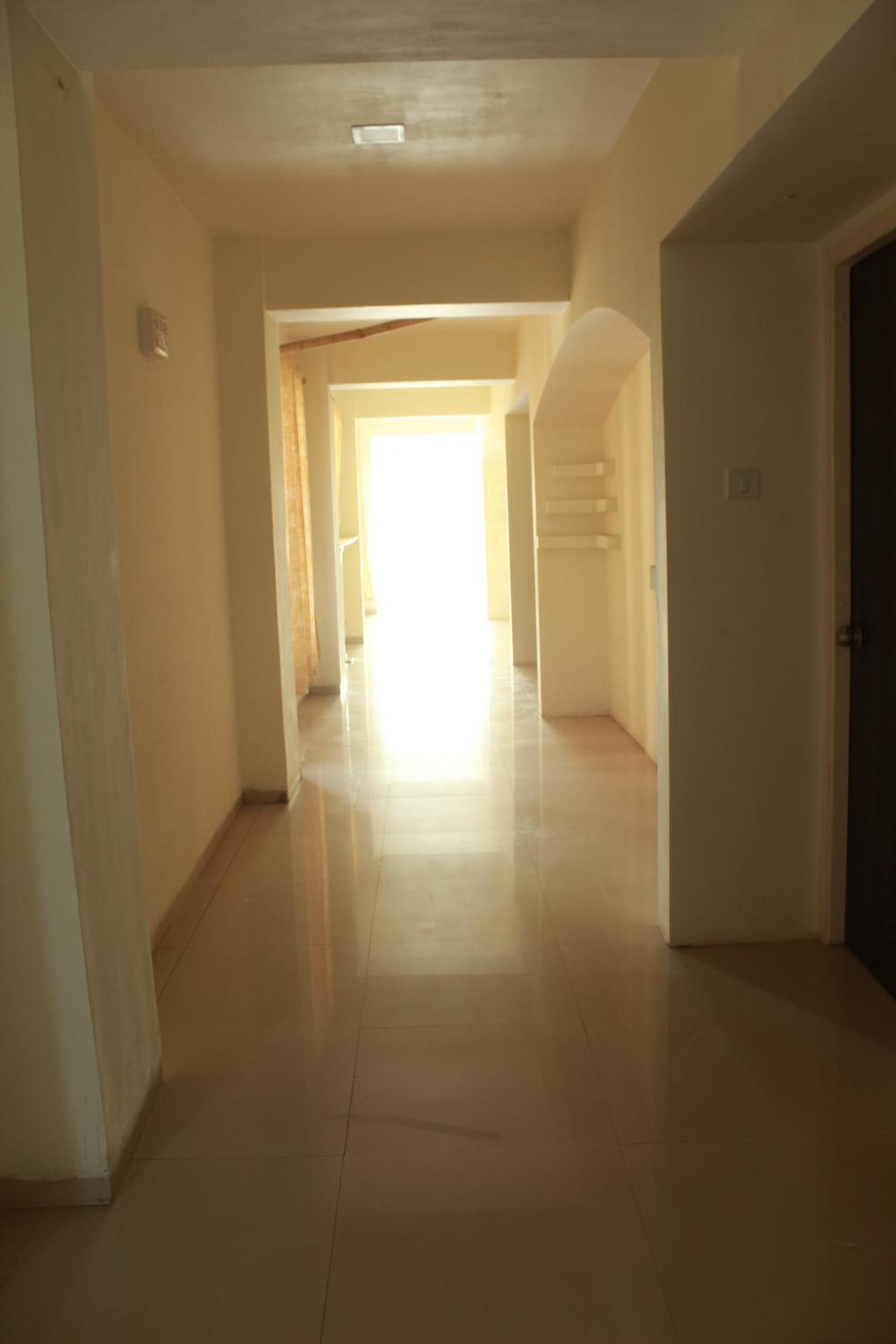 Hotel Skylark Vapi Bagian luar foto